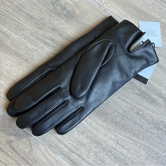 Coach Horse And Carriage Plaque Leather Tech Gloves - Picture 4 of 8